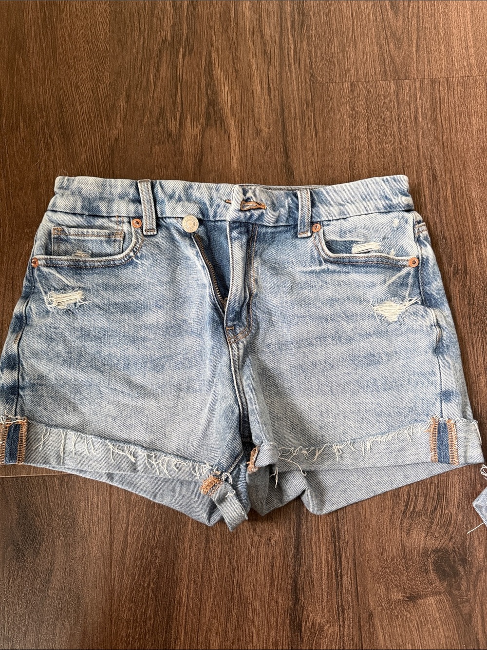 American Eagle Outfitters Light Wash Distressed Denim Shorts Curvy very soft